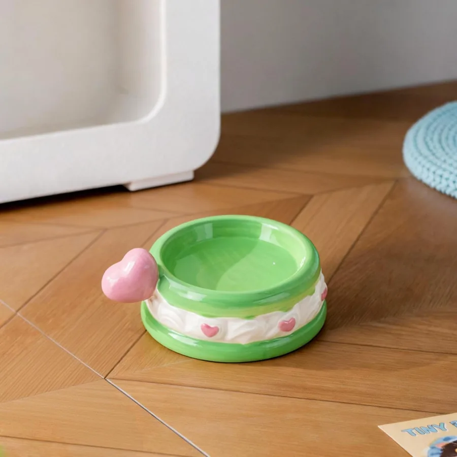 Heart Lift 5.5-Inch Elevated Ceramic Cat Bowl detail 2