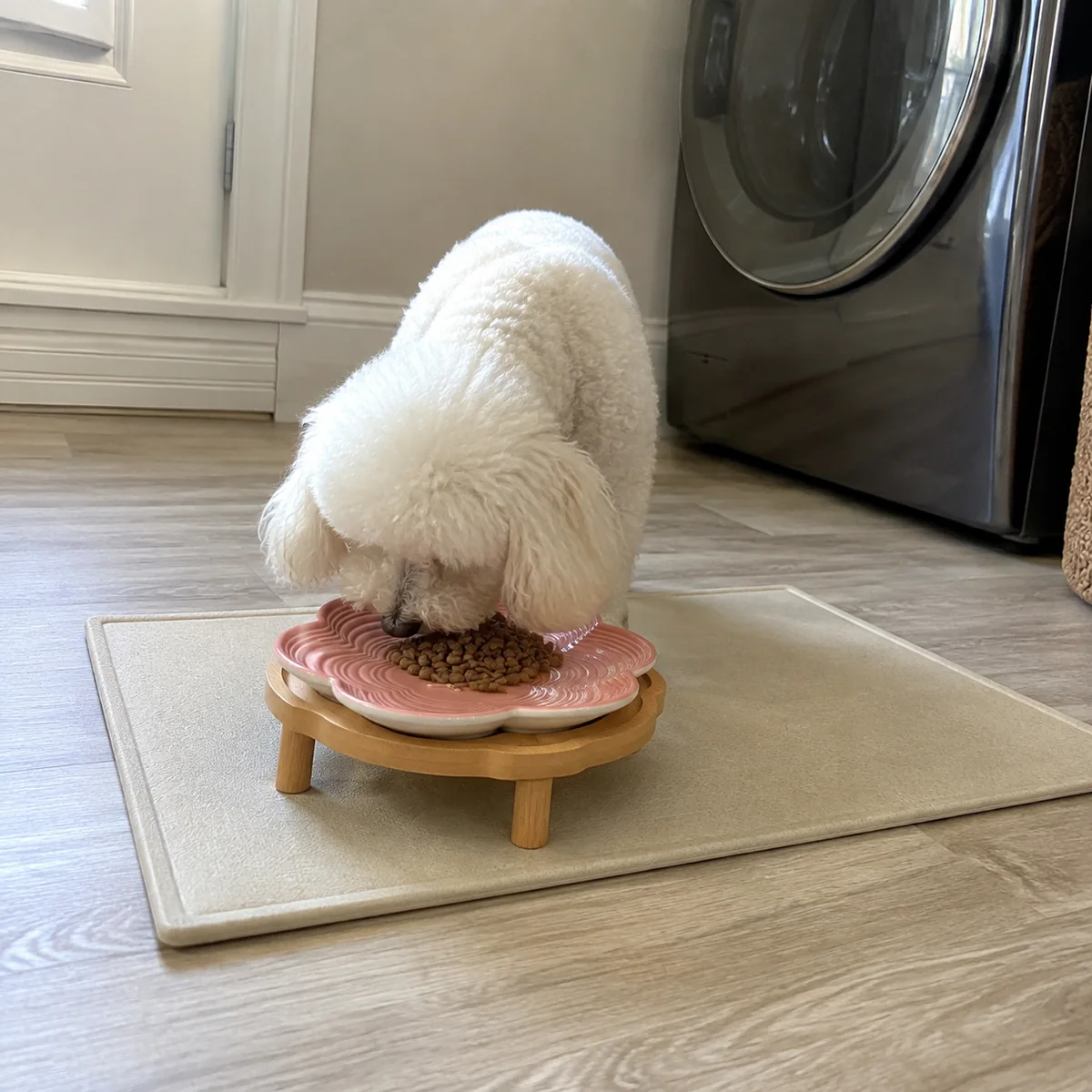 Petal Plate Ceramic Dog Bowl with Bamboo Stand detail 3